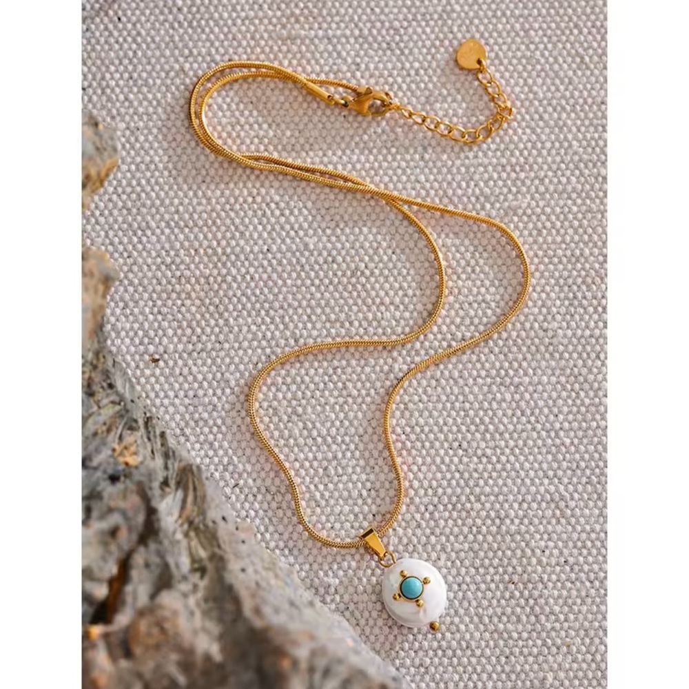 Stainless steel 18k plated Elegant Gold and White Pendant Necklace